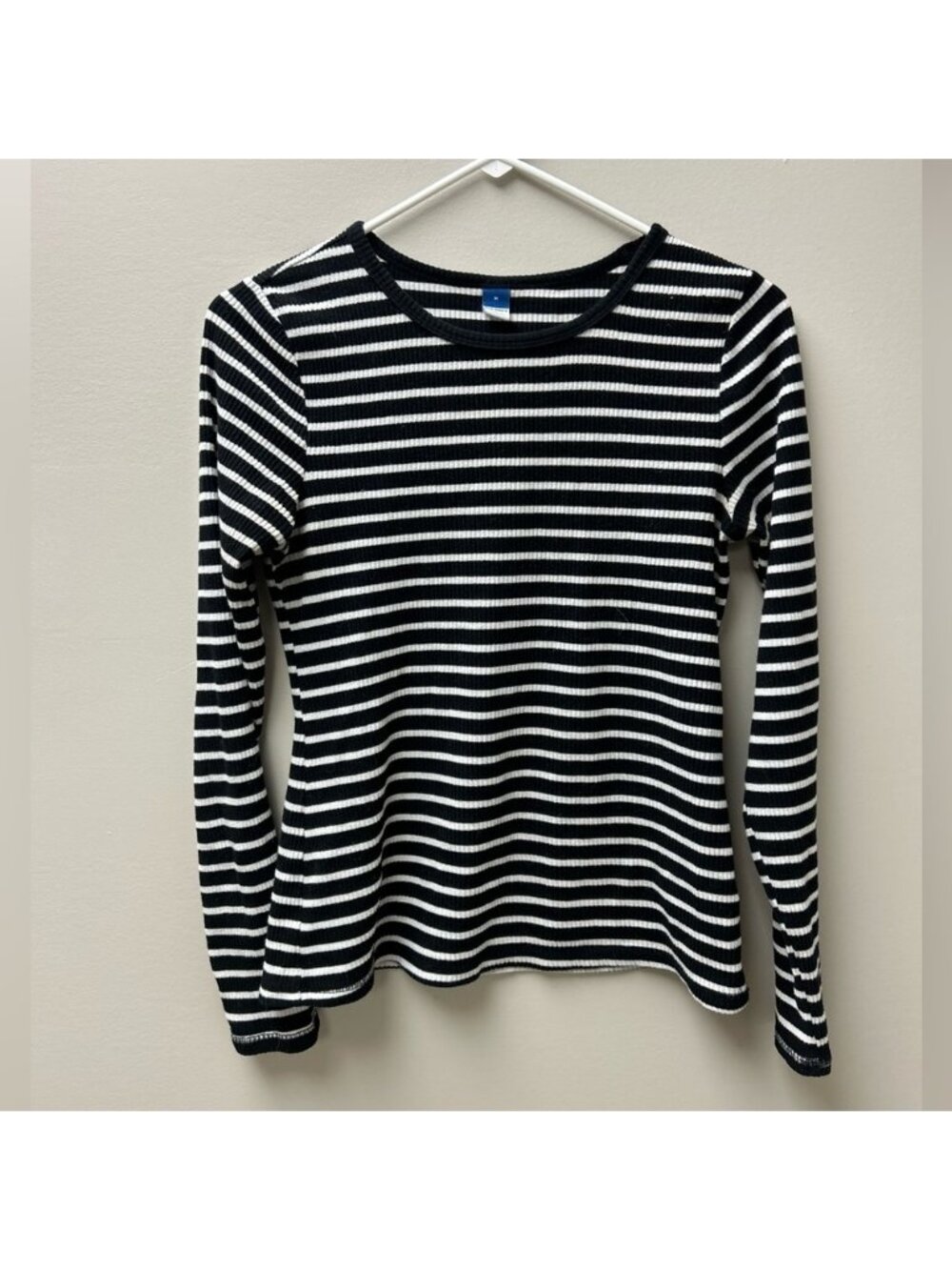 Old Navy Women’s White and Black‎ Striped Long Sleeve Shirt